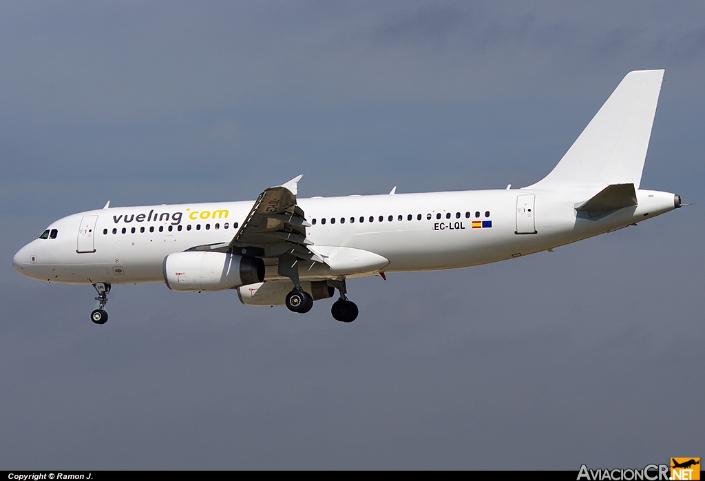 EC-LQL - Airbus A320-232 - Vueling
