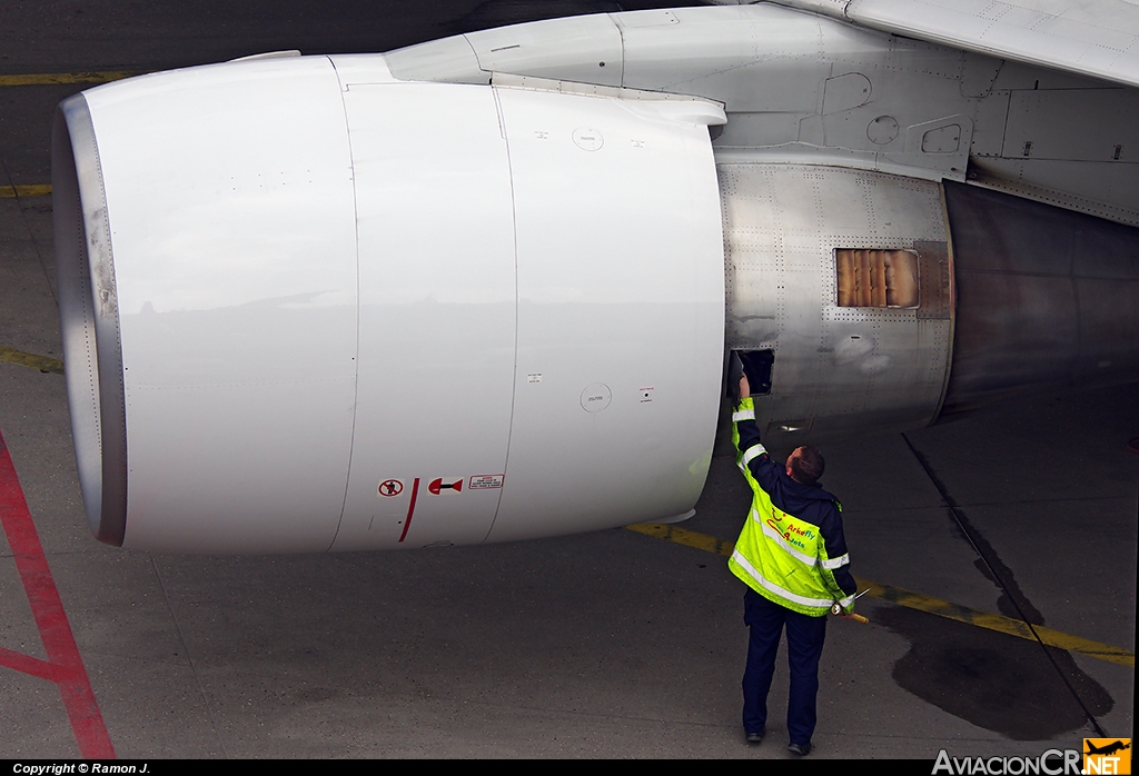 PH-AHX - Boeing 767-383/ER - ArkeFly