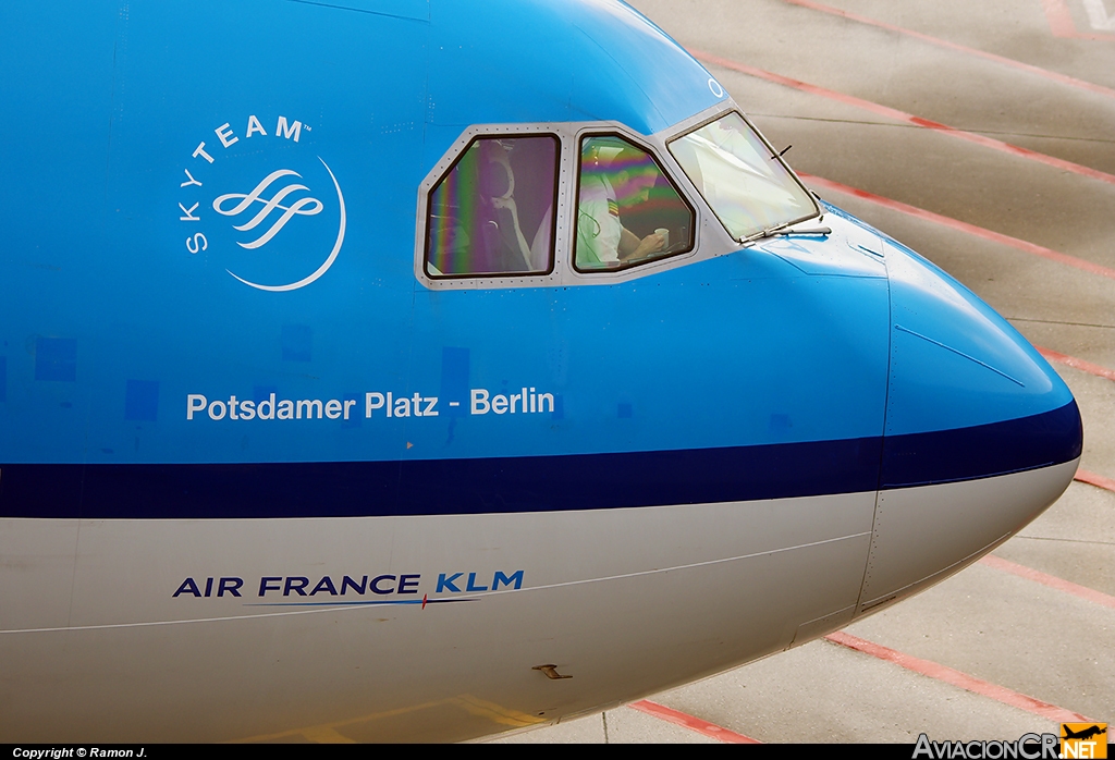 PH-AOB - Airbus A330-203 - KLM - Royal Dutch Airlines
