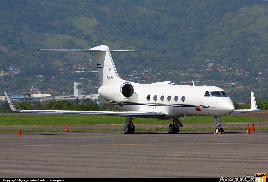 N5116 - Gulfstream G350 - Privado