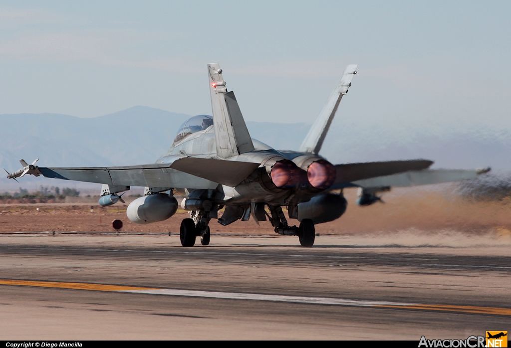 188916 - McDonnell Douglas CF-188B Hornet - Fuerza Aérea Canadiense