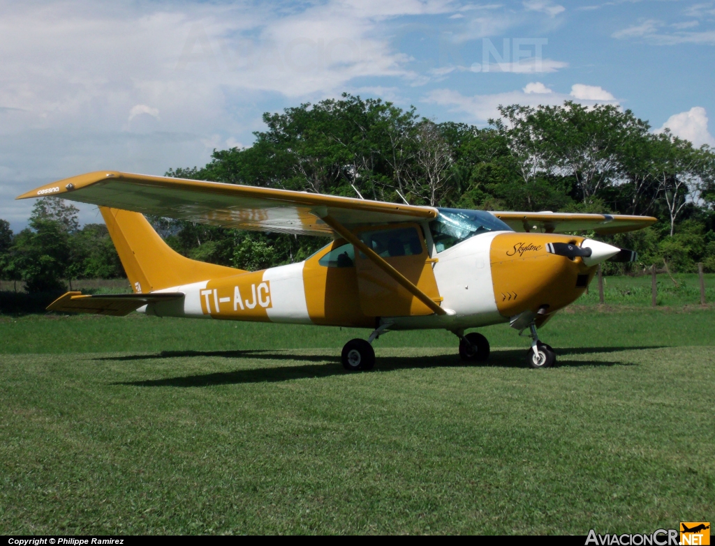 TI-AJC - Cessna 182J Skylane - Privado