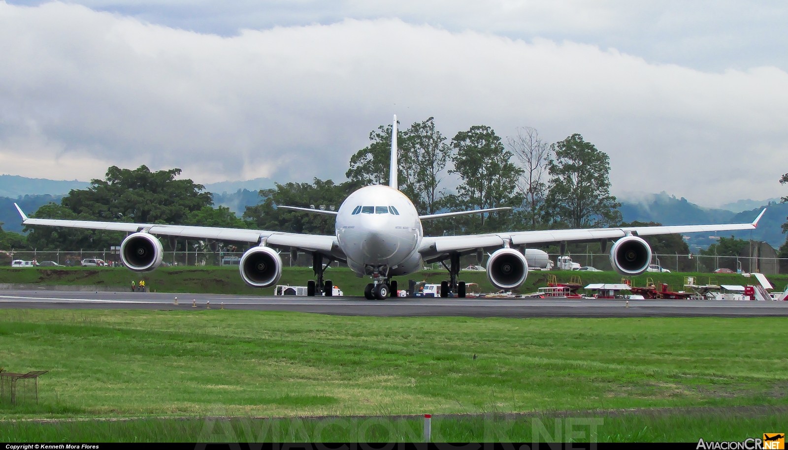 EC-JNQ - Airbus A340-642 - Iberia