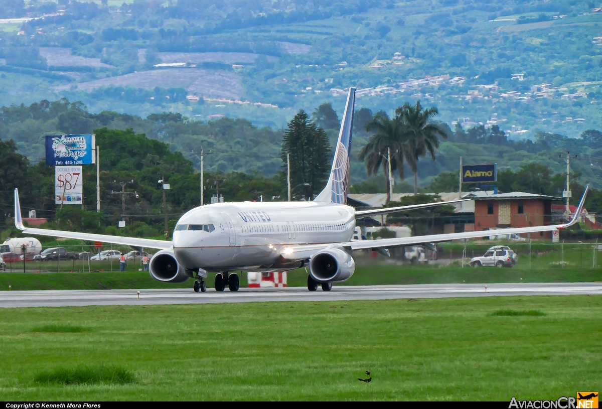 N77525 - Boeing 737-824 - United Airlines