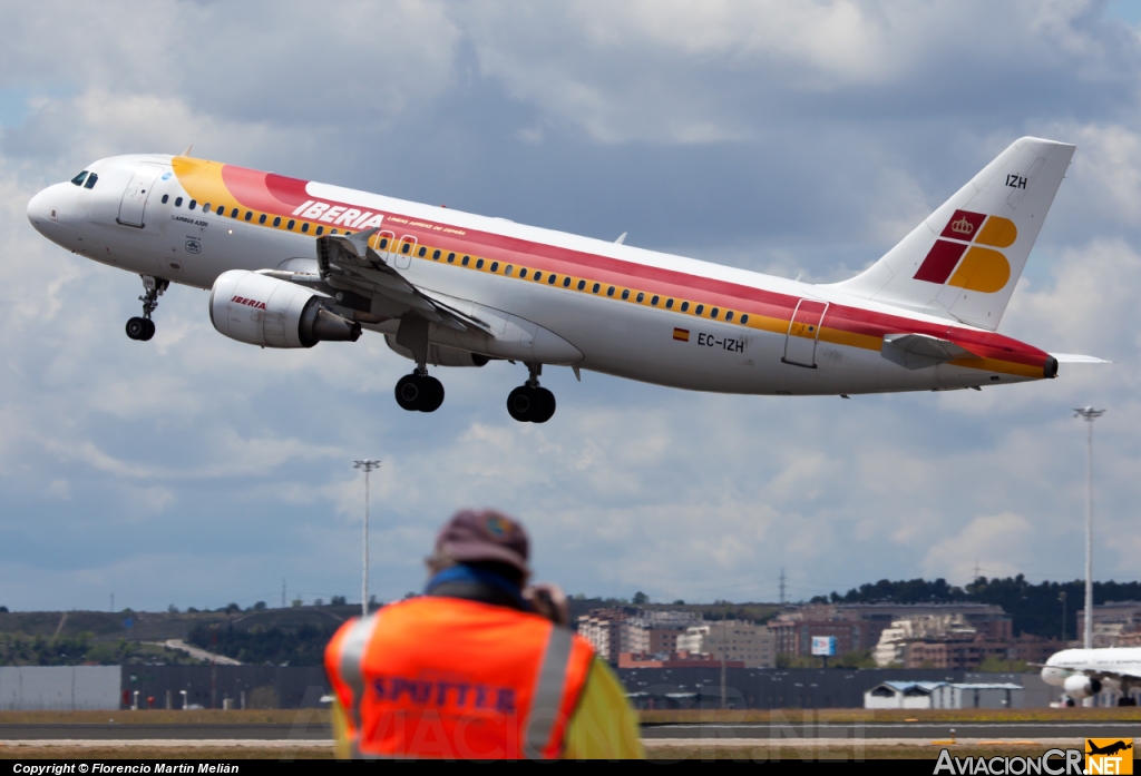 EC-IZH - Airbus A320-214 - Iberia