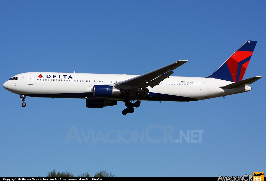 N121DE - Boeing 767-332 - Delta Air Lines