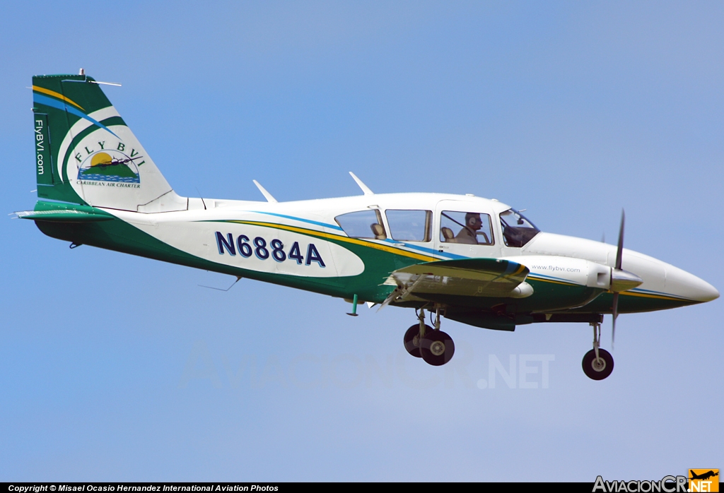 N6884A - Piper PA-23-250 Aztec F - Privado