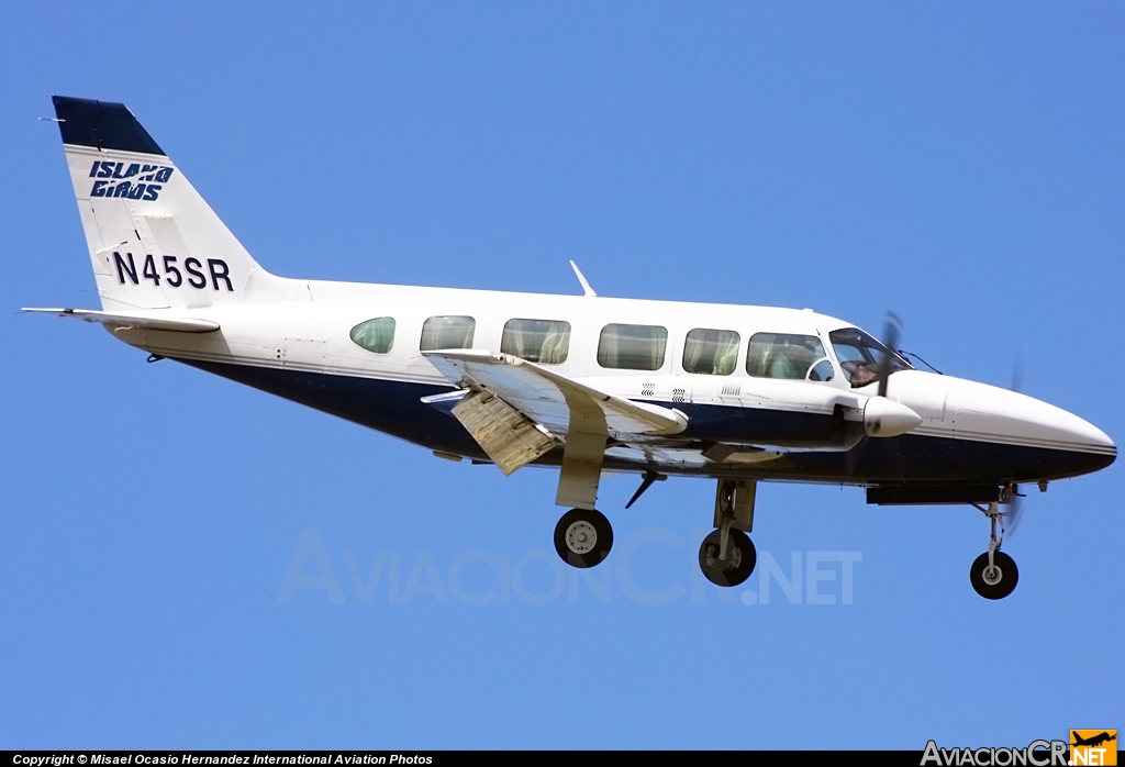 N45SR - Piper PA-31-350 Chieftain - Island Birds