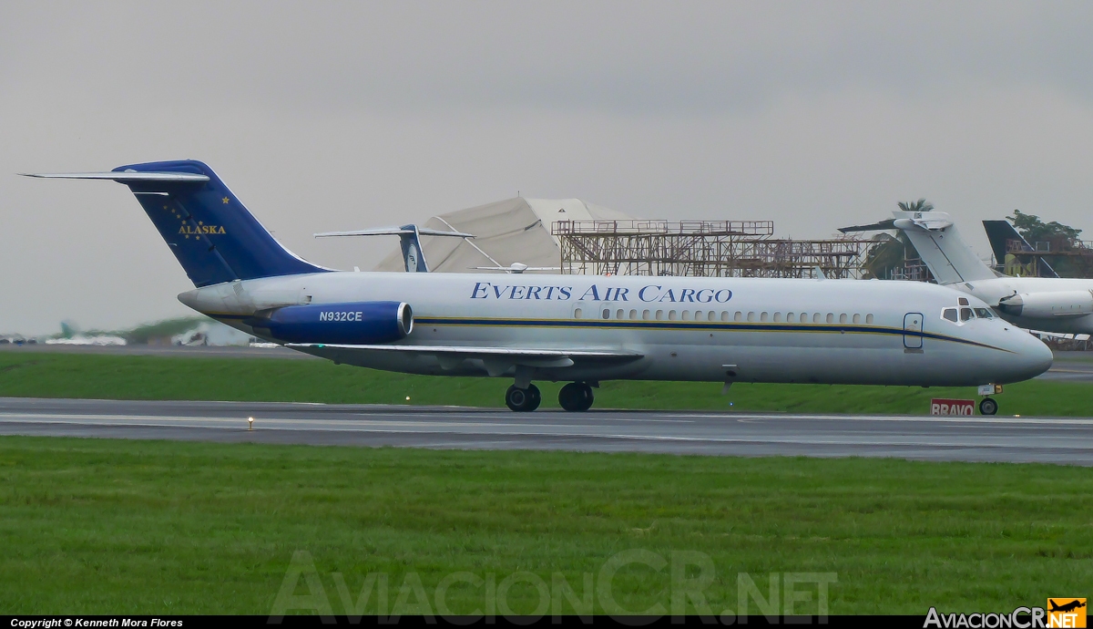 N932CE - McDonnell Douglas DC-9-33(F) - Everts Air Cargo