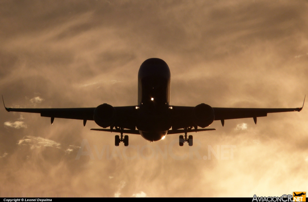 LV-CMB - Embraer 190-100IGW - Austral Líneas Aéreas