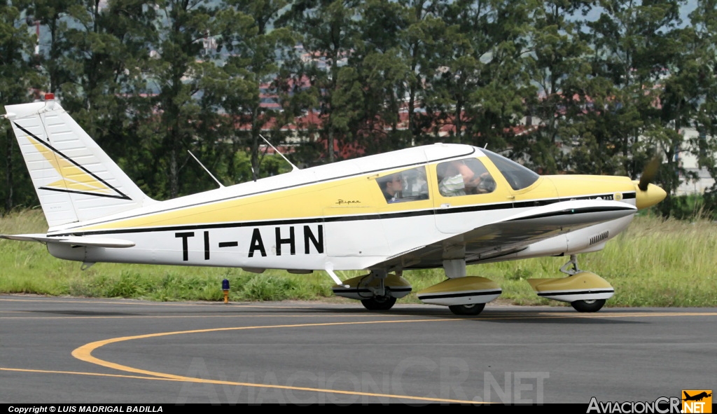 TI-AHN - Piper PA-28-235 Cherokee - Privado