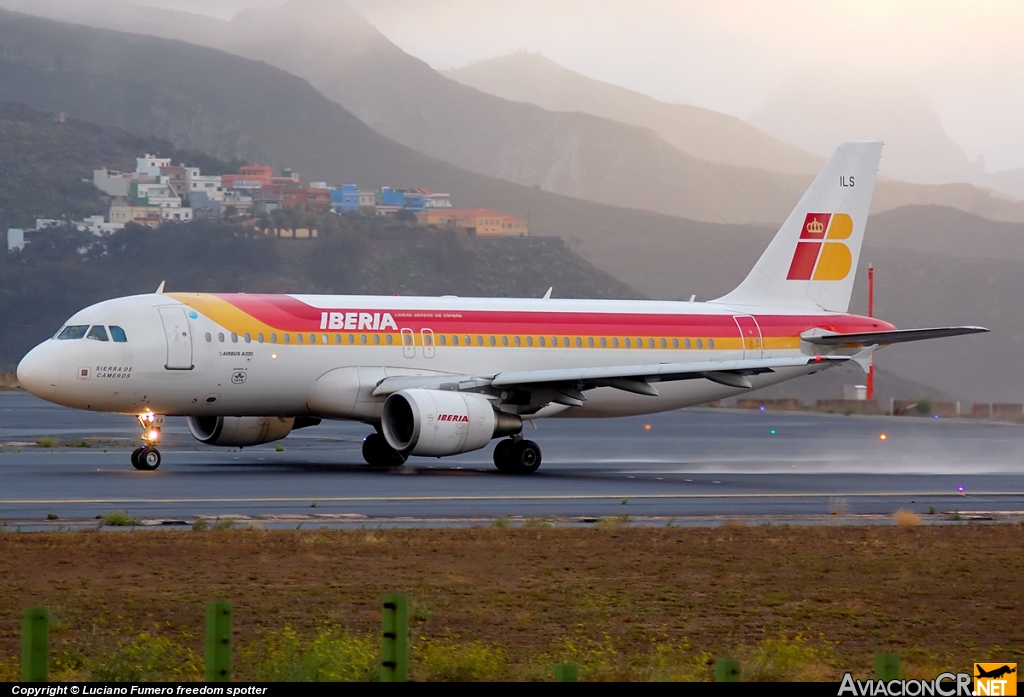 EC-ILS - Airbus A320-214 - Iberia