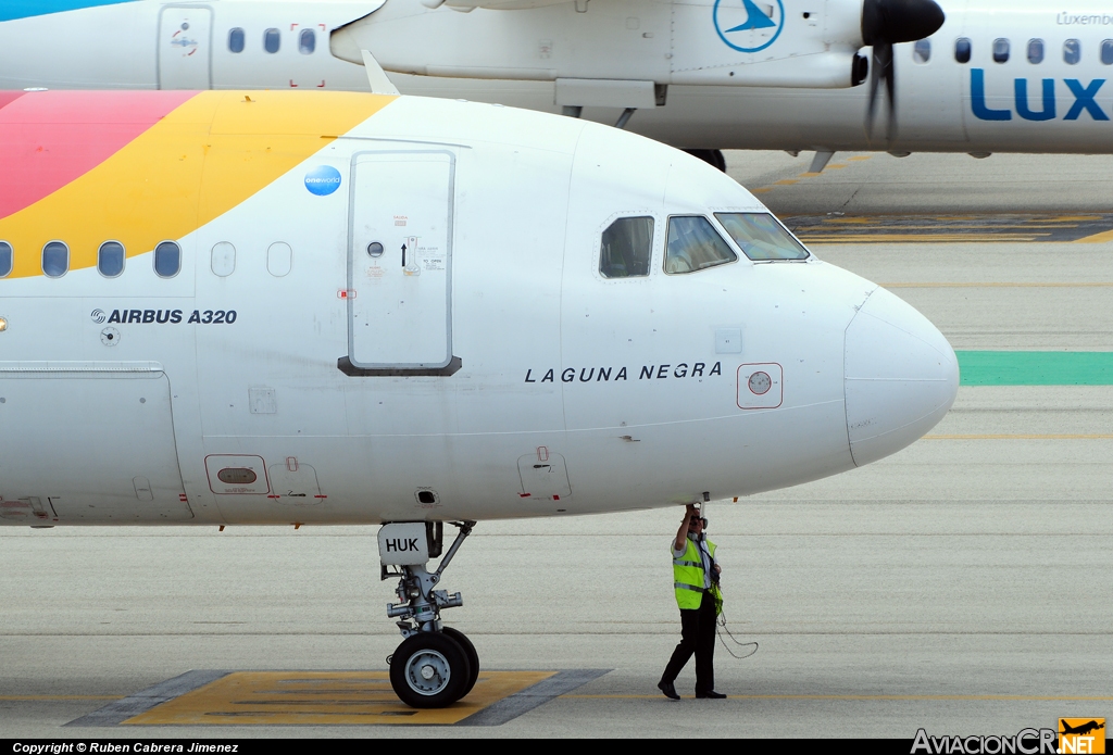 EC-HUK - Airbus A320-214 - Iberia