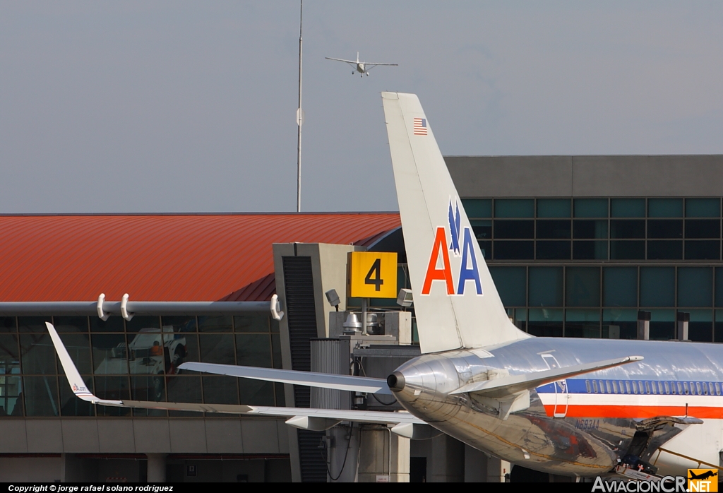 N693AA - Boeing 757-223 - American Airlines