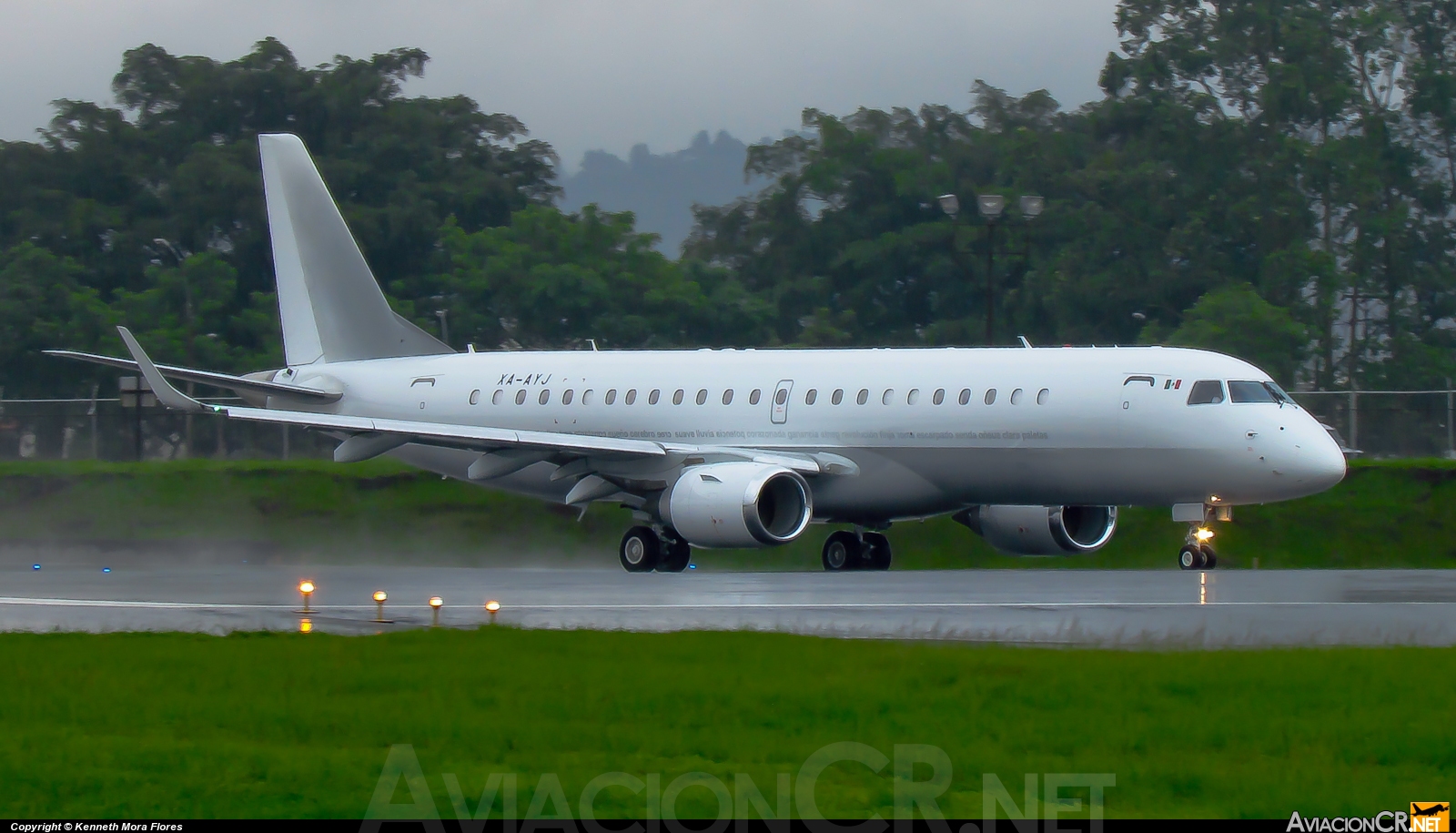 XA-AYJ - Embraer ERJ-190-100ECJ Lineage 1000 - Omniflys