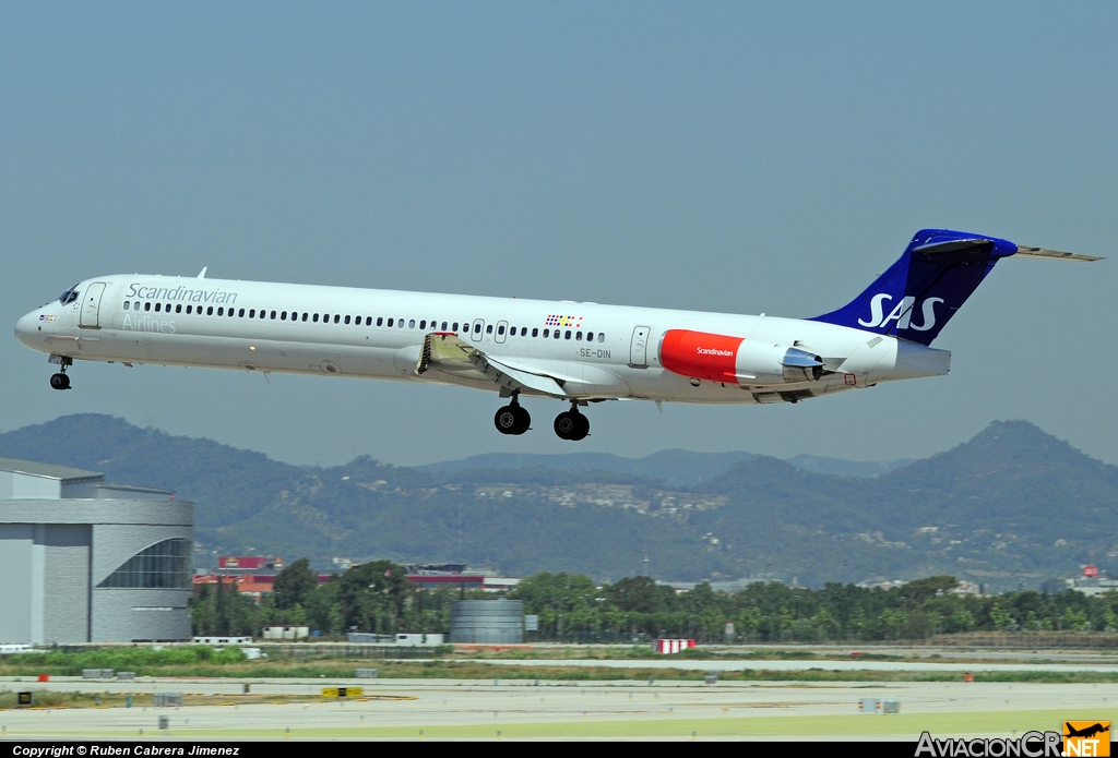 SE-DIN - McDonnell Douglas MD-82 (DC-9-82) - Scandinavian Airlines