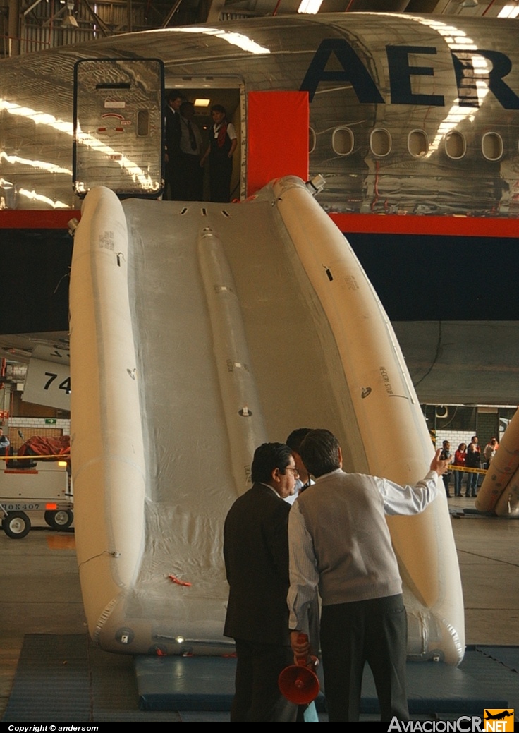 N745AM - Boeing 777-2Q8/ER - Aeromexico