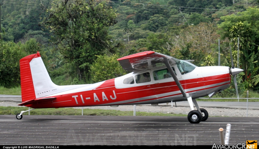 TI-AAJ - Cessna 180 Skywagon - Privado