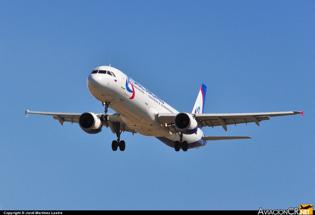 VQ-BKH - Airbus A321-211 - Ural Airlines