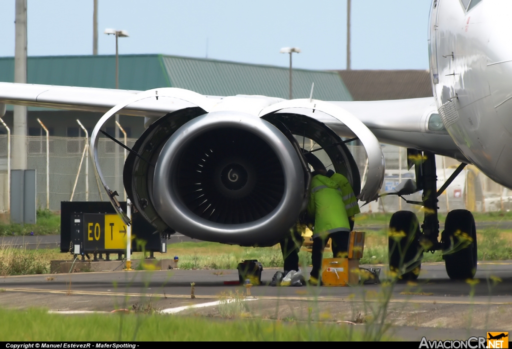 EC-KLR - Boeing 737-3Q8(QC) - Swiftair SA