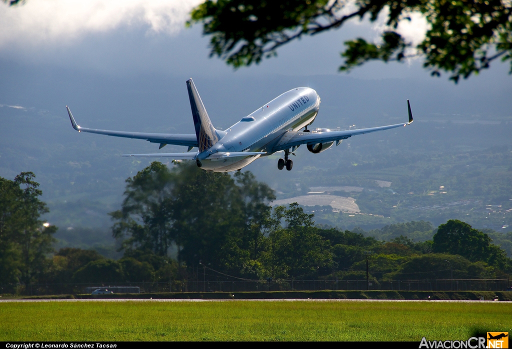 N76529 - Boeing 737-824 - United Airlines