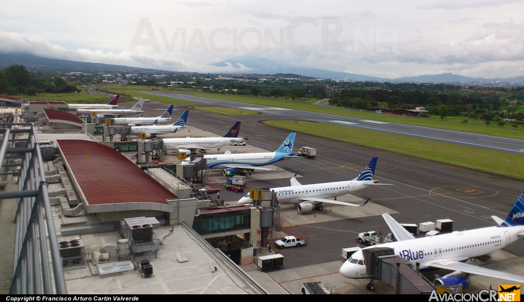 XA-JCV - Airbus A320-214 - Interjet