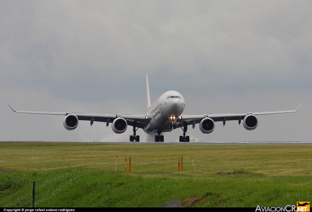 EC-IZY - Airbus A340-642 - Iberia