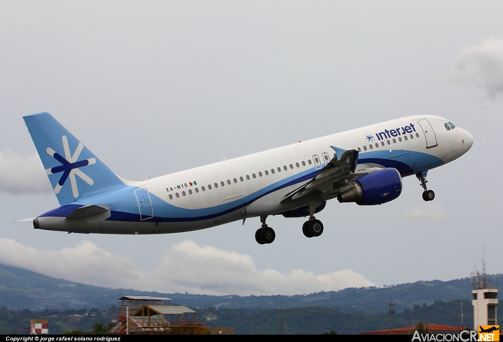 XA-MYR - Airbus A320-214 - Interjet