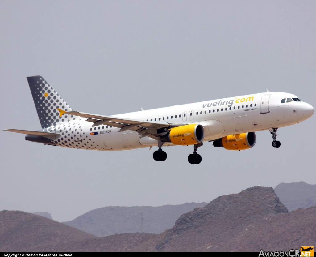 EC-KDT - Airbus A320-216 - Vueling