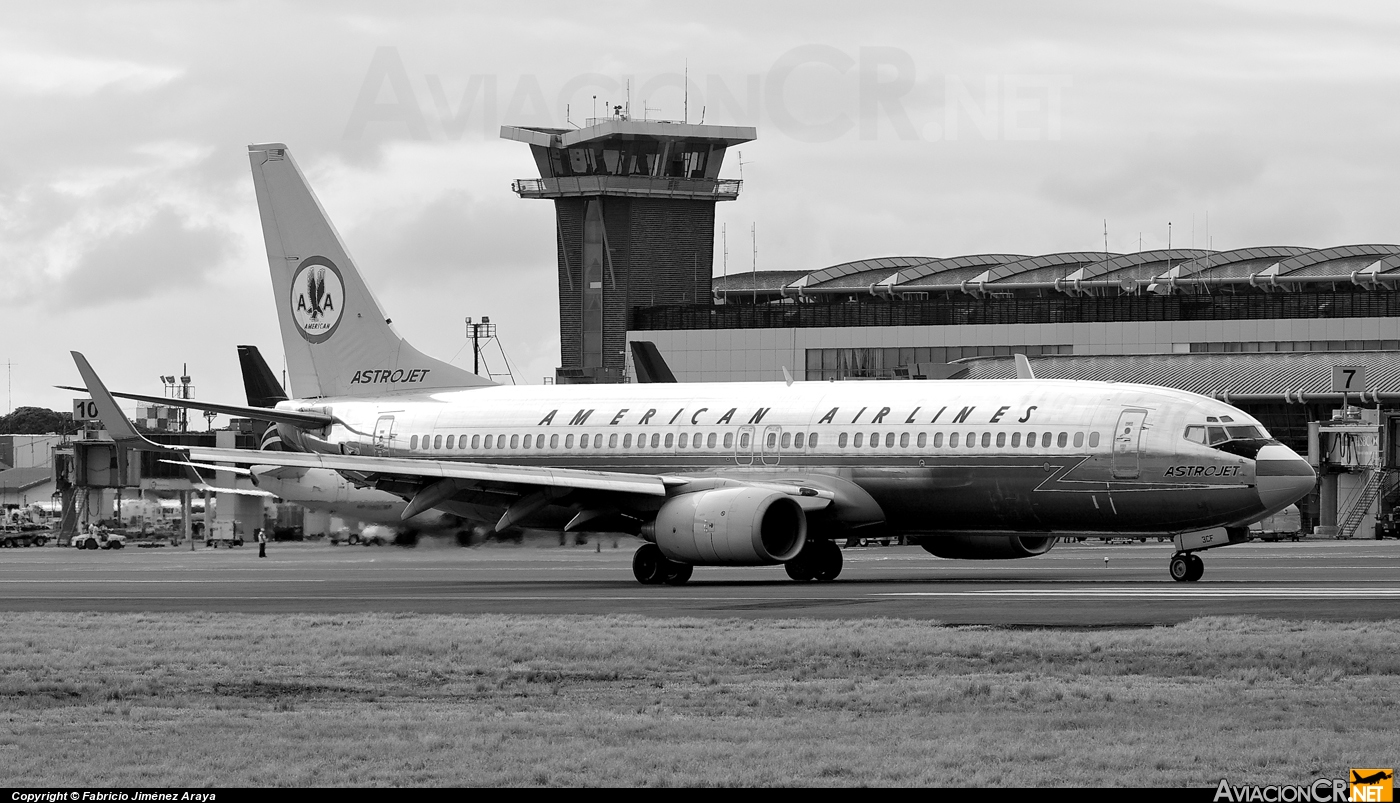 N951AA - Boeing 737-823 - American Airlines