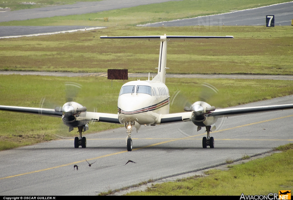TG-OIL - Beechcraft Super King Air B200 - Privado