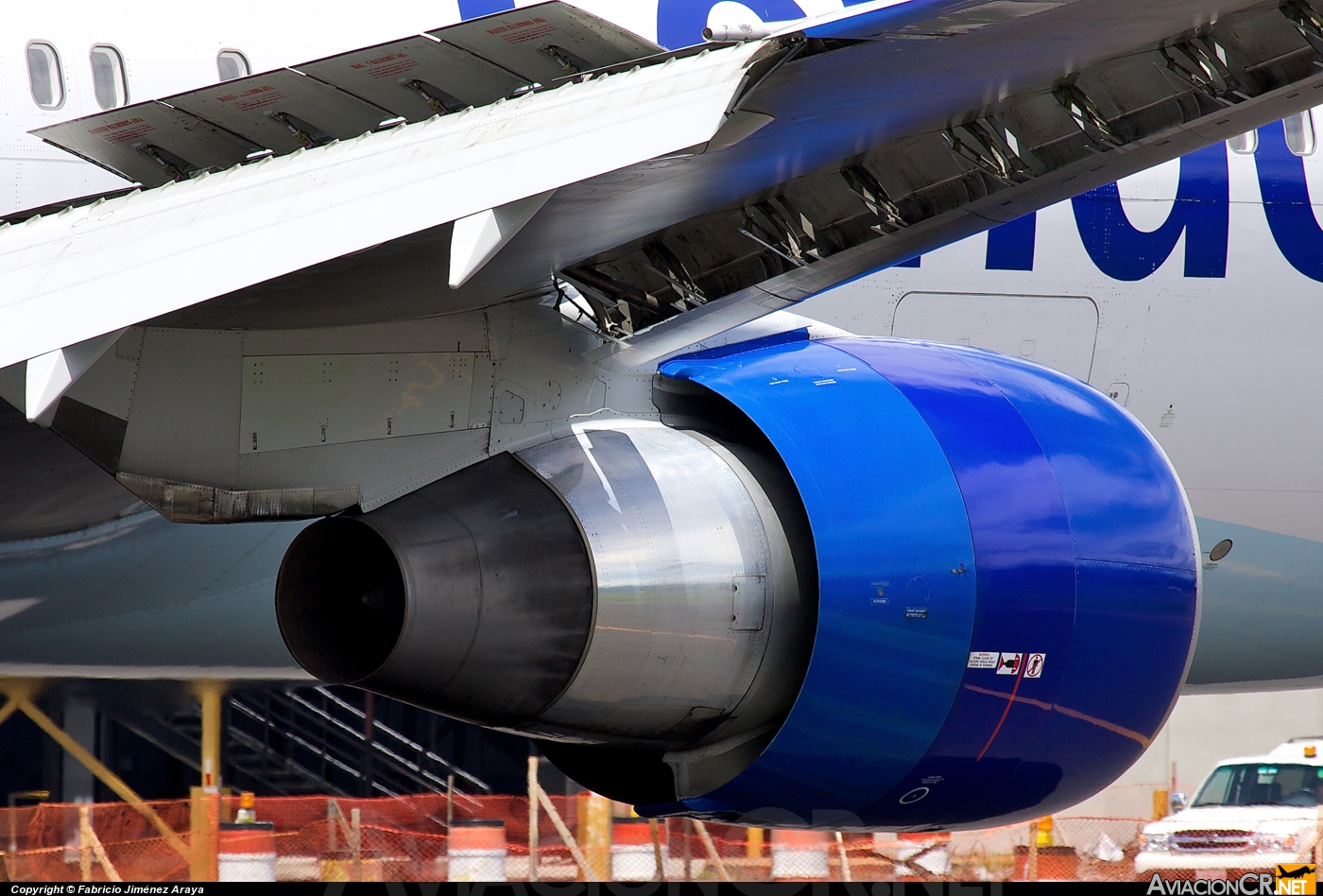 D-ABUH - Boeing 767-330/ER - Condor