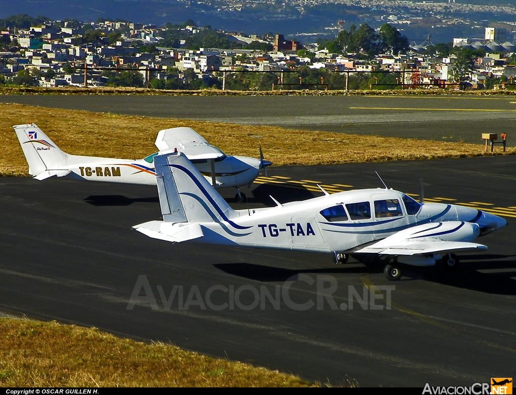 TG-TAA - Piper PA-23-250 Aztec E - Privado