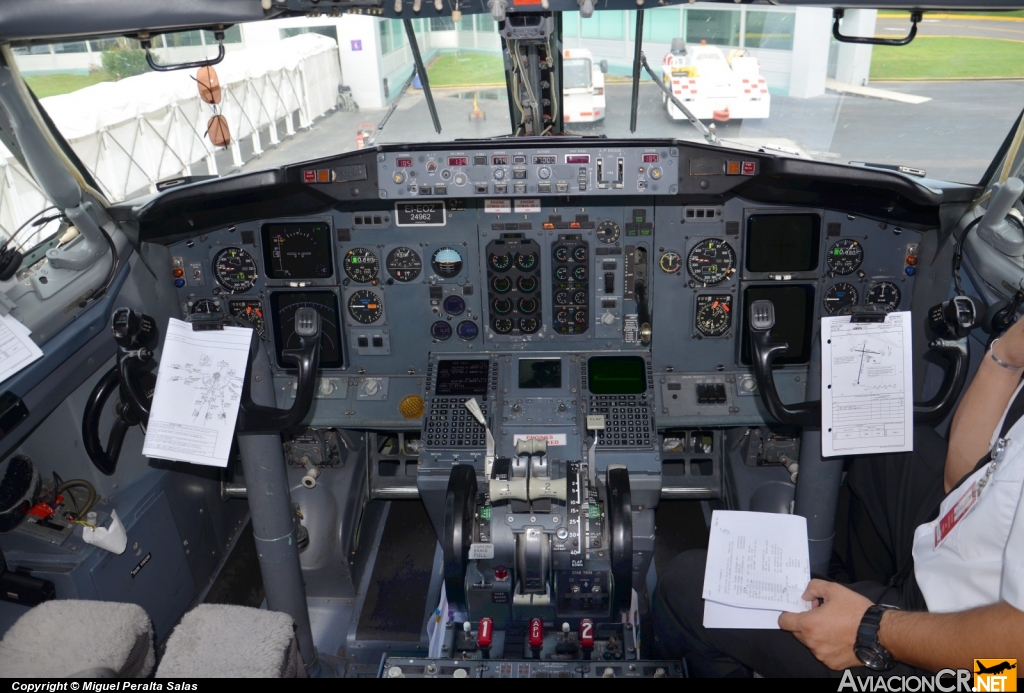 EI-EOZ - Boeing 737-3Q8 - VivaAerobus