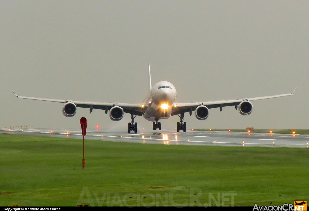 EC-IQR - Airbus A340-642 - Iberia