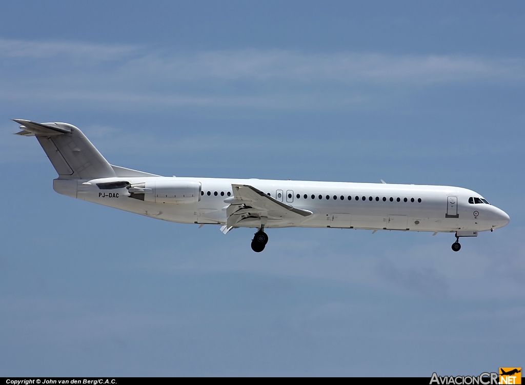 PJ-DAC - Fokker 100 - DAE - Dutch Antilles Express