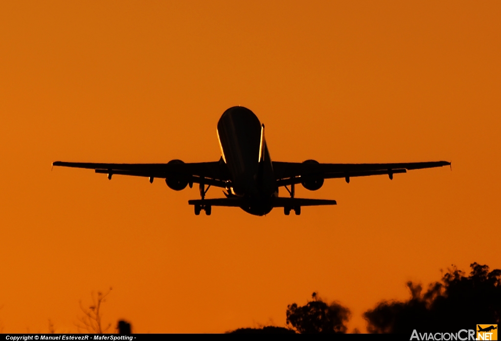 EC-LLJ - Airbus A320-214 - Vueling