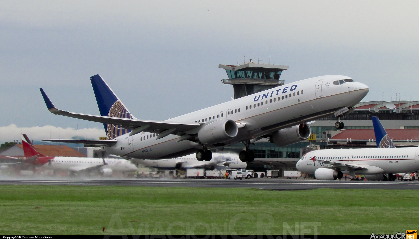 N78524 - Boeing 737-824 - United Airlines