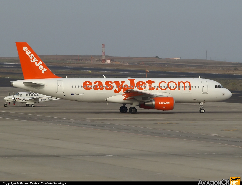 G-EZUT - Airbus A320-214 - EasyJet