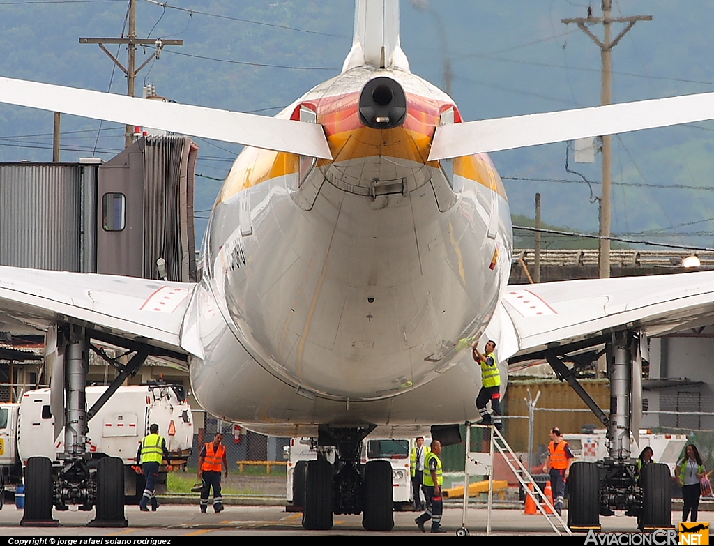 EC-JPU - Airbus A340-642 - Iberia