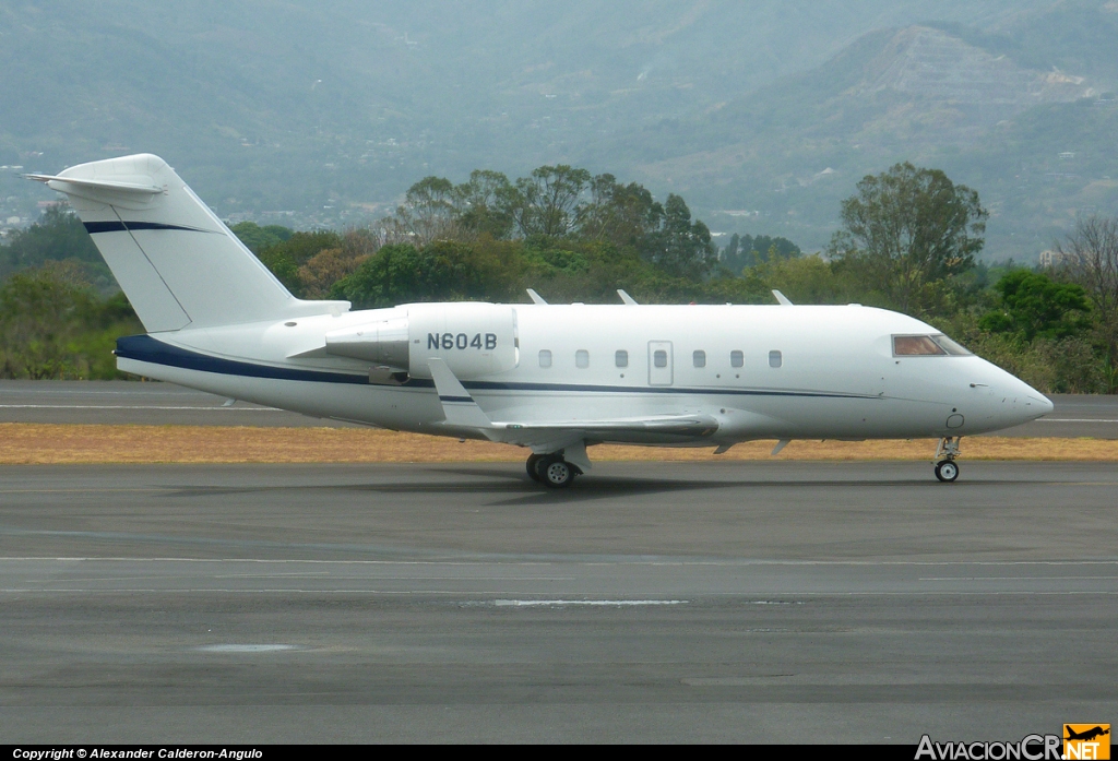 N604B - Canadair CL-600-2B16 Challenger 604 - Privado