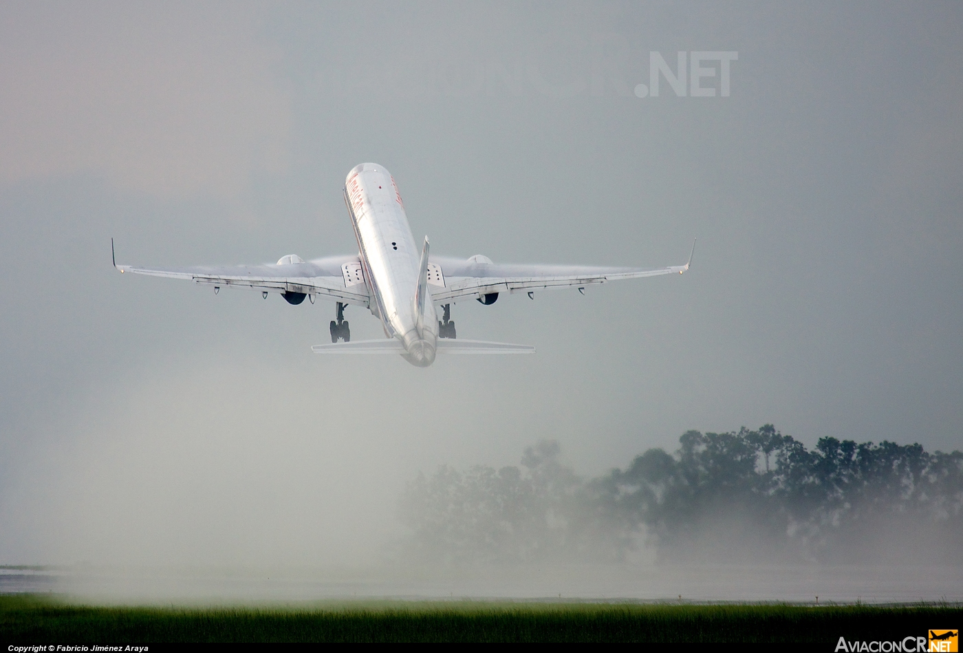 N652AA - Boeing 757-223 - American Airlines