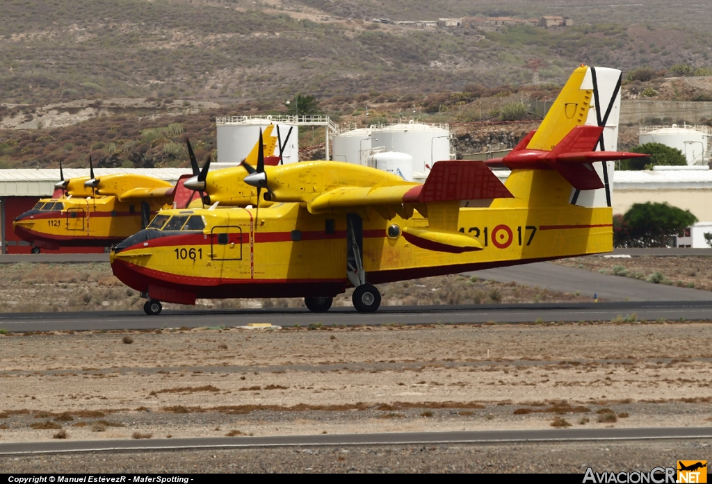 UD.13-17 - Canadair CL-215T - España - Ejército del Aire