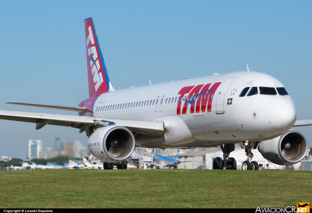 PR-MHE - Airbus A320-214 - TAM Linhas Aéreas