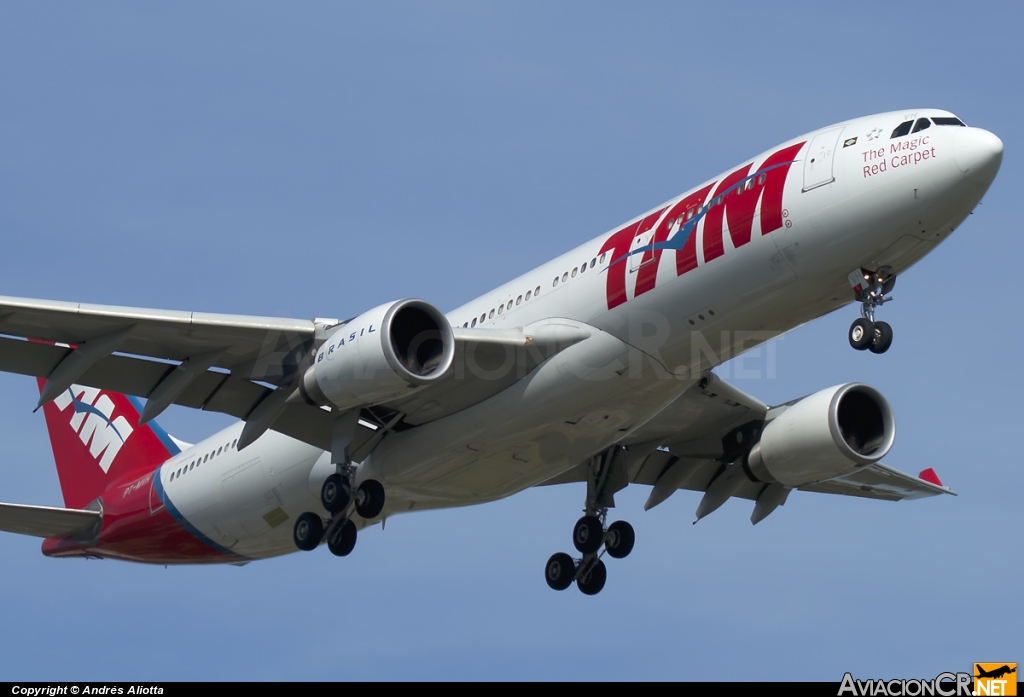 PT-MVH - Airbus A330-203 - TAM