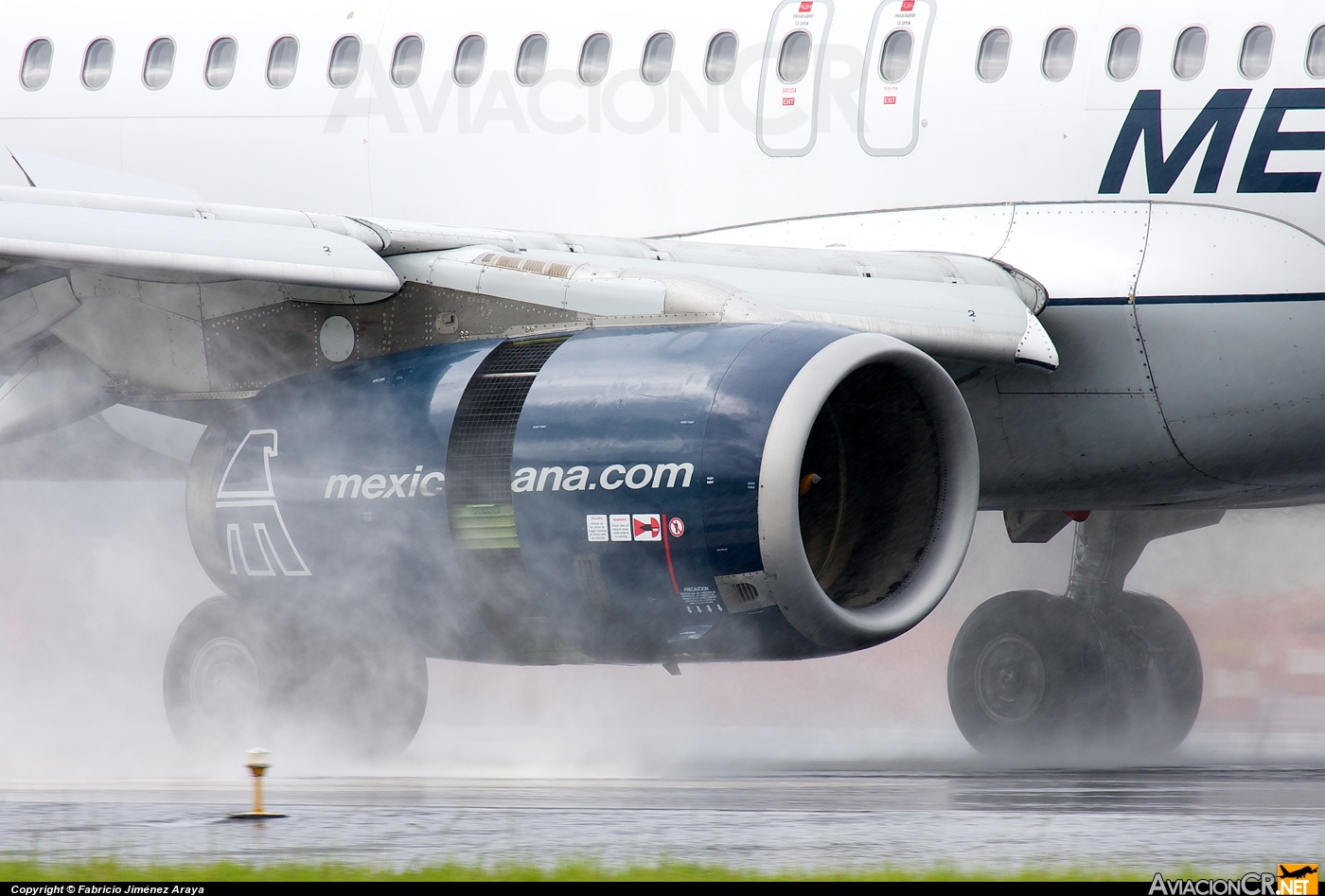 XA-UCZ - Airbus A320-231 - Mexicana