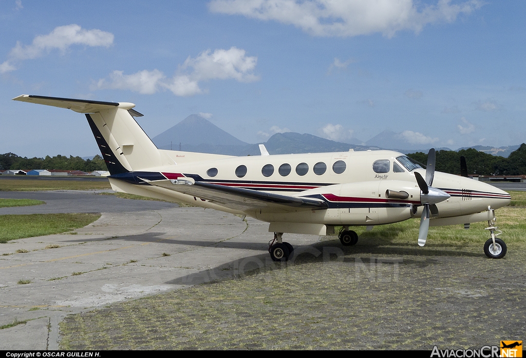 TG-OIL - Beechcraft Super King Air B200 - Privado