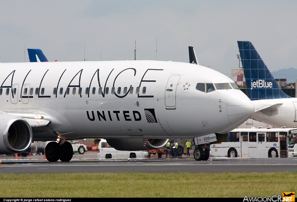 N26210 - Boeing 737-824 - United (Continental Airlines)