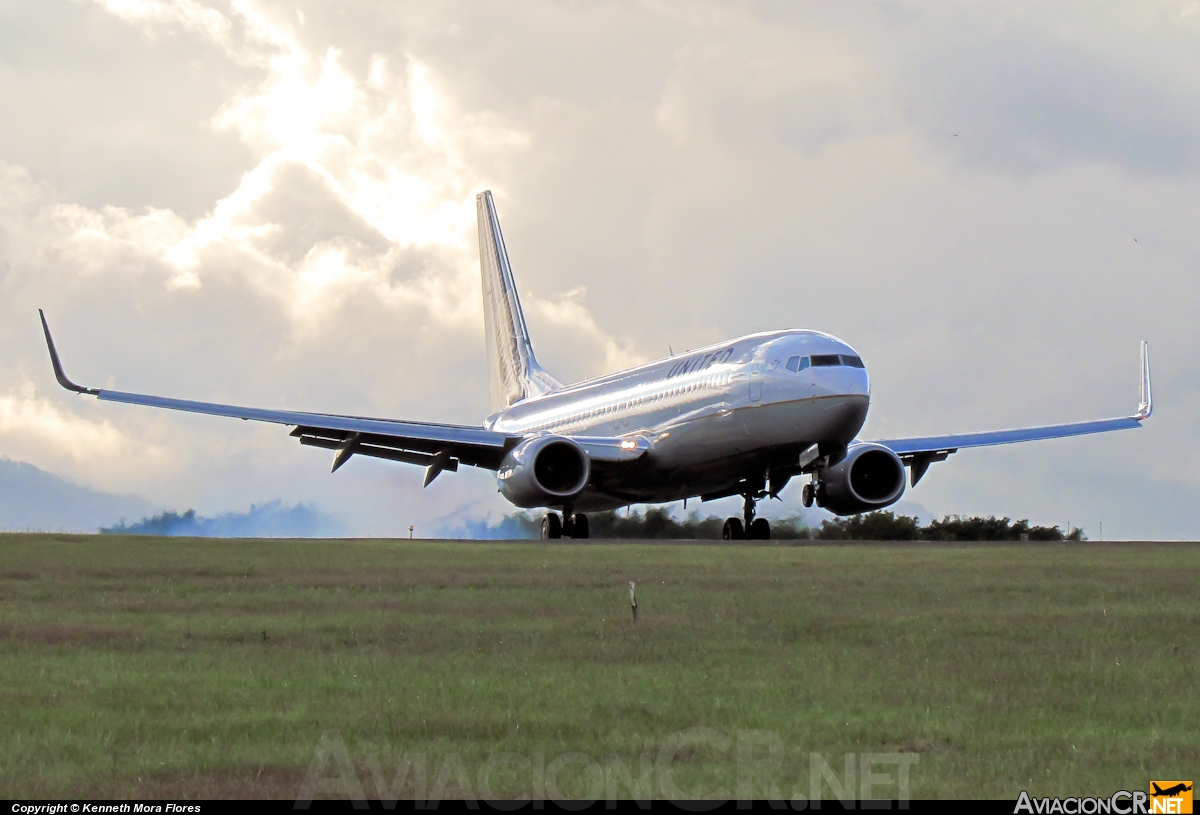 N76519 - Boeing 737-824 - United Airlines