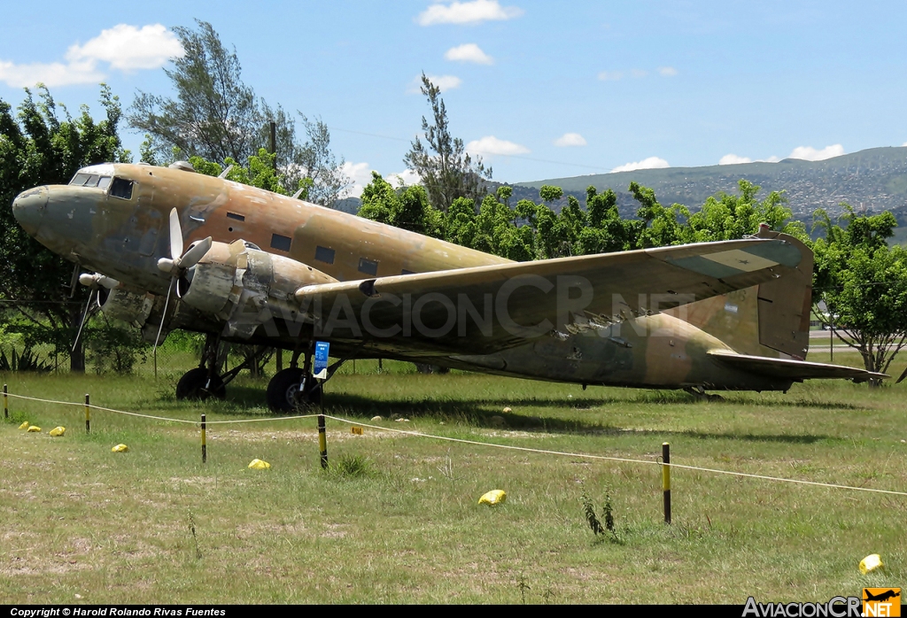 FAH-306 - Douglas C-47A Skytrain - Fuerza Aerea Hondureña